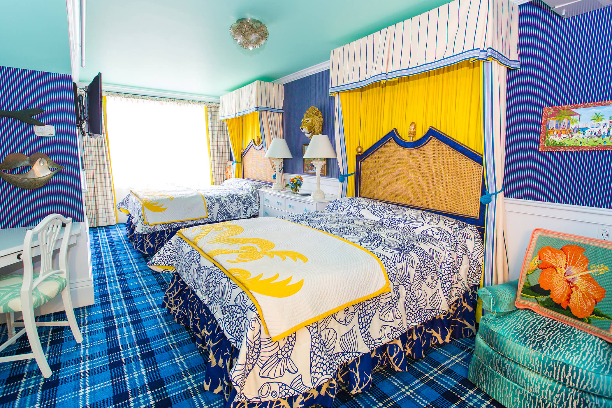 A bedroom with two beds in Cupola Suites