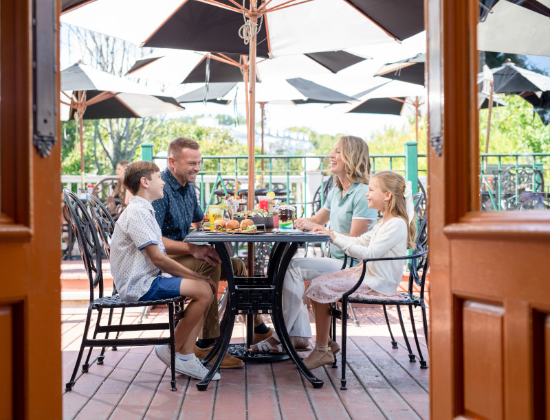 Family enjoying a meal at The Gate House.