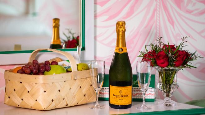 Veuve Clicquot Touch of Romance Package