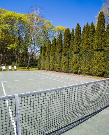 An empty tennis court